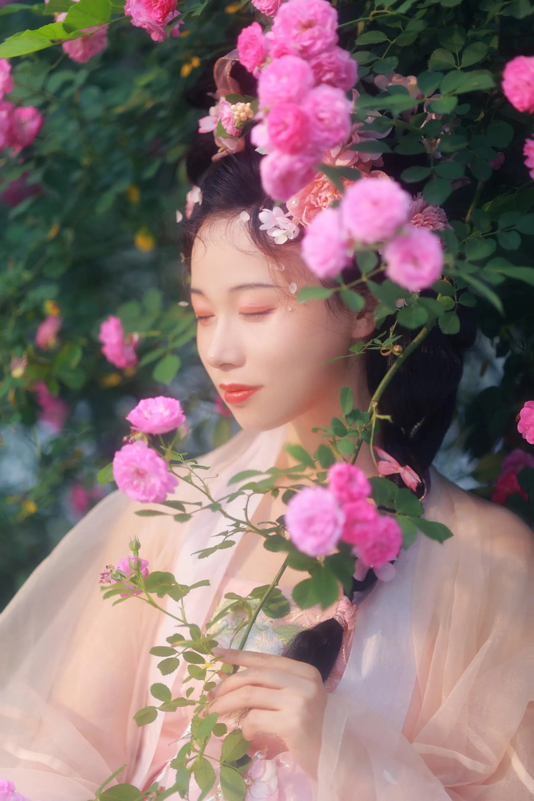[艺图语] 2022.06.18 蔷薇花神 笑笑 [35P]插图7